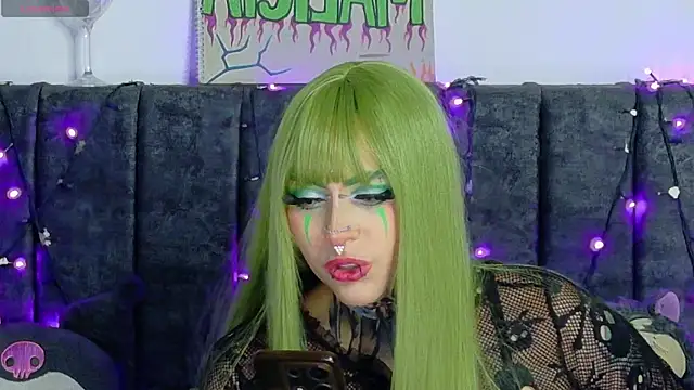Snapshot of maliciaXpoison chatting on June 2026 04:18:02 AM maliciaXpoison online show from June 2026 04:18:02 AM