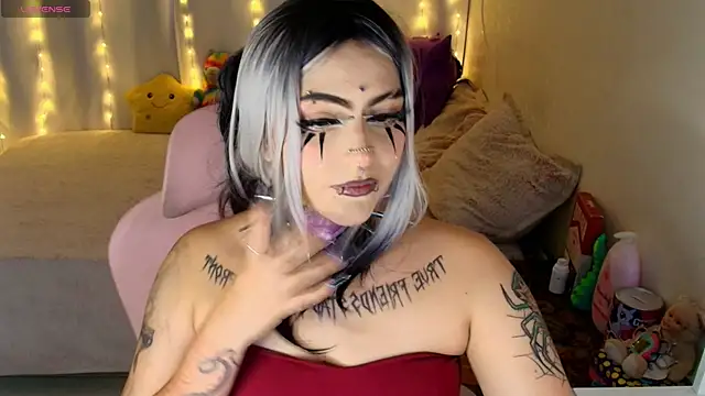 maliciaXpoison online show from April 2026 11:22:01 PM