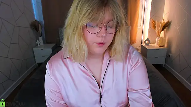 luna c0ra online show from April 2026 01:12:01 AM