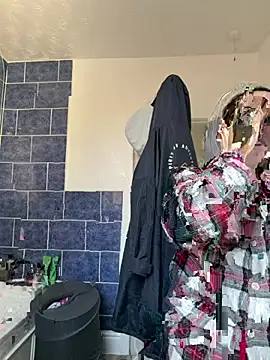 Darkfantisyx online show from April 2026 12:01:02 PM