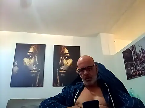 Snapshot of Milwokee chatting on February 2026 12:07:01 PM Milwokee online show from February 2026 12:07:01 PM