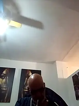 Snapshot of Milwokee chatting on February 2026 12:35:02 AM Milwokee online show from February 2026 12:35:02 AM