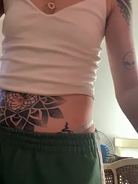 FrutillitaXX online show from April 2026 01:17:02 PM