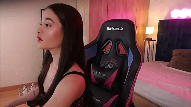 Snapshot of LucyDeLuca chatting on March 2026 07:48:01 AM LucyDeLuca online show from March 2026 07:48:01 AM