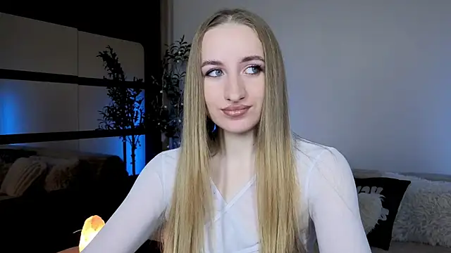 Oxy Foxie online show from May 2026 06:18:01 PM