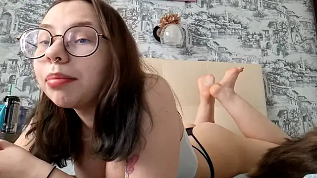 AwryNeon online show from February 2026 06:10:02 AM