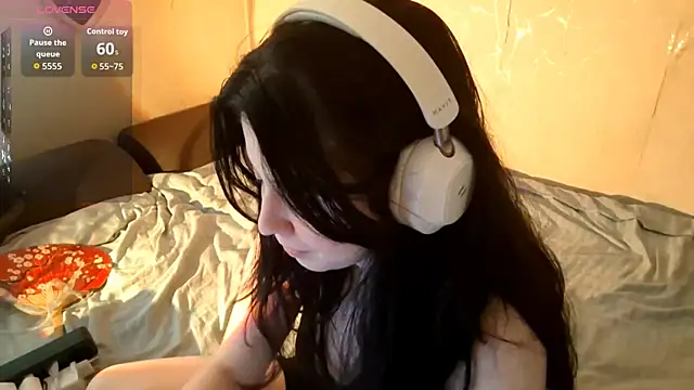 Snapshot of MindyMinty chatting on March 2026 05:21:02 AM MindyMinty online show from March 2026 05:21:02 AM