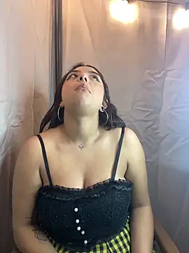 Snapshot of Midary_pink chatting on March 2026 05:03:02 AM Midary pink online show from March 2026 05:03:02 AM