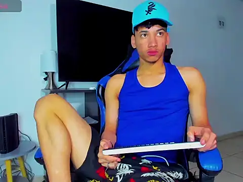 Lyam Russo online show from April 2026 07:48:02 AM