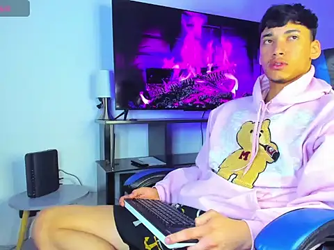 Lyam Russo online show from March 2026 08:05:02 AM