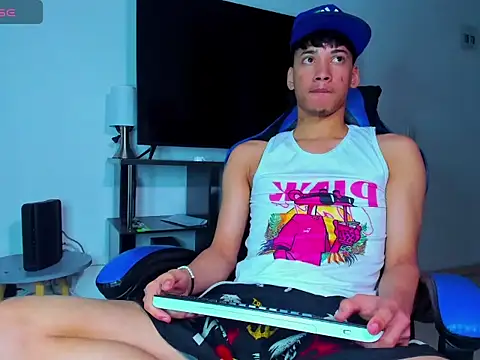 Lyam Russo online show from April 2026 08:05:01 AM