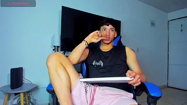 Lyam Russo online show from April 2026 06:07:02 AM