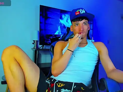 Lyam Russo online show from March 2026 04:01:02 AM