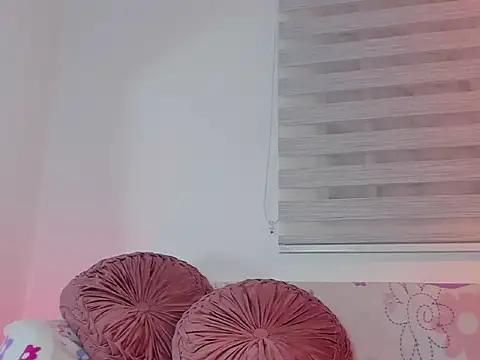 Snapshot of yourlollypetite chatting on March 2026 02:04:02 AM yourlollypetite online show from March 2026 02:04:02 AM