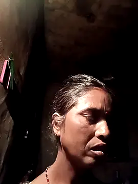 Snapshot of Hot_re83 chatting on February 2026 10:00:02 PM Hot re83 online show from February 2026 10:00:02 PM