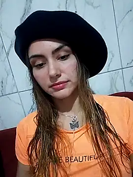 Larinhacat online show from March 2026 03:51:01 AM