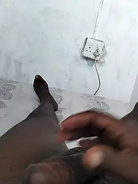 Snapshot of Mr-kke chatting on April 2026 05:02:01 AM Mr-kke online show from April 2026 05:02:01 AM