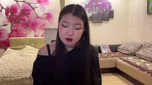 MaeRaads online show from April 2026 06:22:01 PM