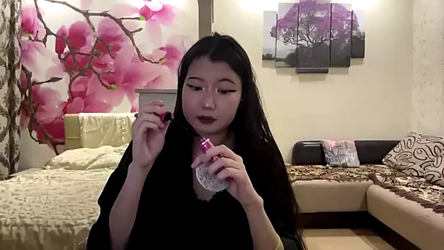 MaeRaads online show from April 2026 06:05:01 PM