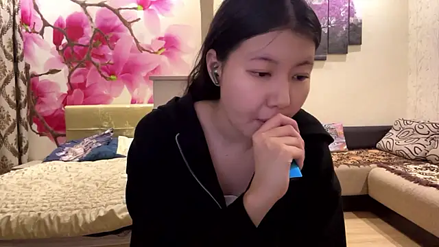 MaeRaads online show from March 2026 06:32:02 PM