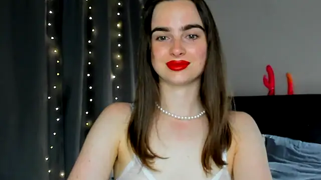 Snapshot of megann_fox2 chatting on June 2026 06:35:01 PM megann fox2 online show from June 2026 06:35:01 PM