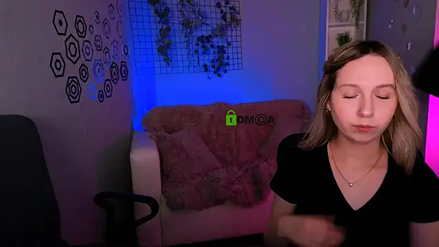 amalialowell online show from March 2026 08:10:01 PM