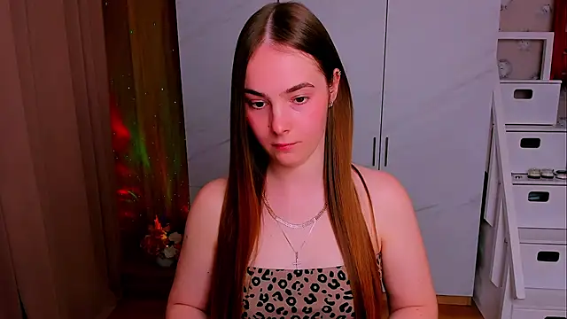 Snapshot of Maddy_Wood_ chatting on April 2026 04:33:01 PM Maddy Wood online show from April 2026 04:33:01 PM