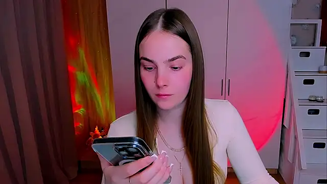 Snapshot of Maddy_Wood_ chatting on April 2026 05:30:01 PM Maddy Wood online show from April 2026 05:30:01 PM