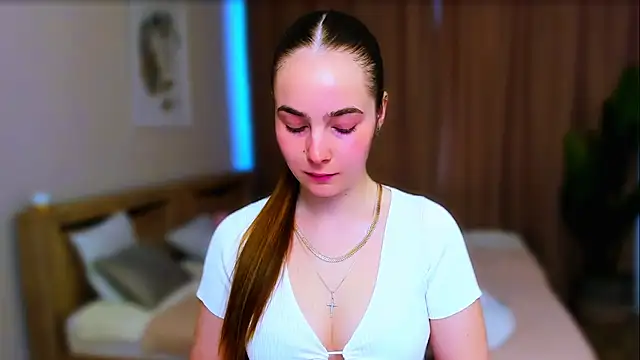 Maddy Wood  online show from April 2026 11:17:01 AM