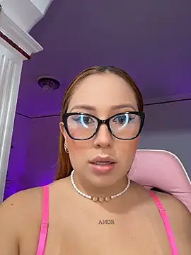 Kiarhatrixie1 online show from April 2026 05:48:02 PM