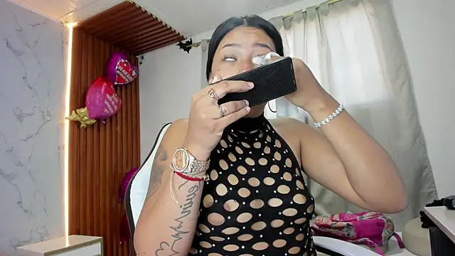 Snapshot of adhara__messY chatting on February 2026 01:33:02 PM adhara messY online show from February 2026 01:33:02 PM