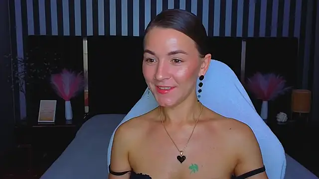 Snapshot of GracefulMichelle chatting on June 2026 07:30:02 PM GracefulMichelle online show from June 2026 07:30:02 PM