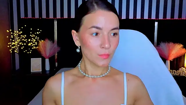 Snapshot of GracefulMichelle chatting on June 2026 07:42:02 PM GracefulMichelle online show from June 2026 07:42:02 PM