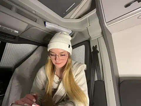 melanieTesss online show from February 2026 11:45:01 PM