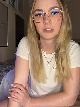 Snapshot of melanieTesss chatting on April 2026 02:29:02 PM melanieTesss online show from April 2026 02:29:02 PM
