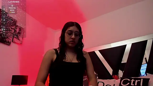 Mia Iron online show from May 2026 01:19:02 PM