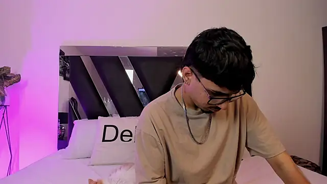 Mia Iron online show from April 2026 12:12:02 PM