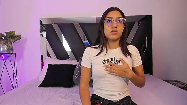 Mia Iron online show from March 2026 12:28:02 PM