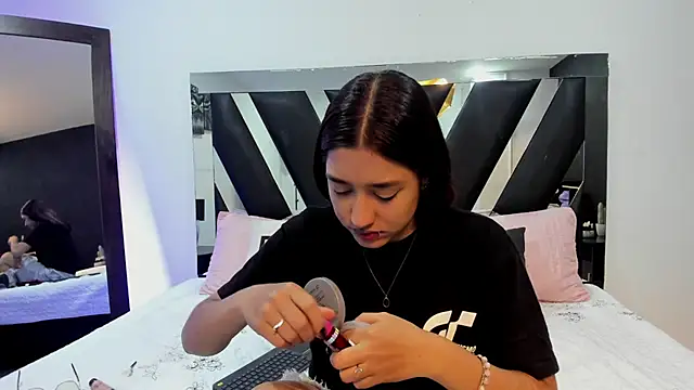 Mia Iron online show from May 2026 01:08:02 PM