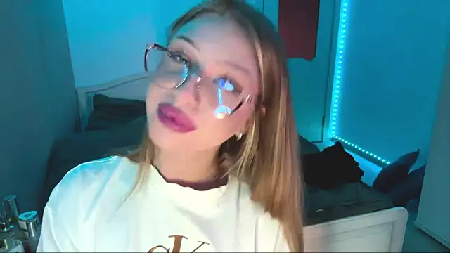 Stefifany online show from March 2026 01:16:01 PM