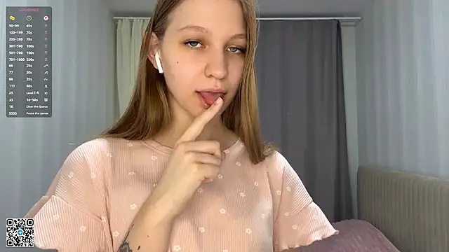 Snapshot of HollyGibson chatting on February 2026 07:15:01 PM HollyGibson online show from February 2026 07:15:01 PM