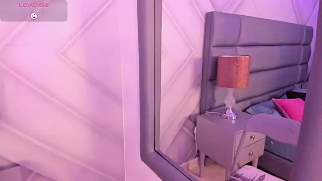 VinkSmokee online show from March 2026 06:31:01 PM