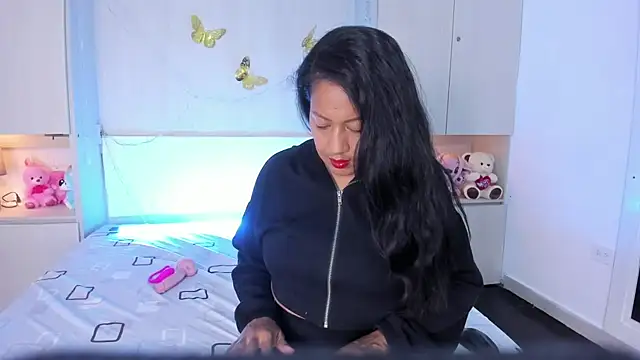 AllieBennet online show from April 2026 08:43:01 PM