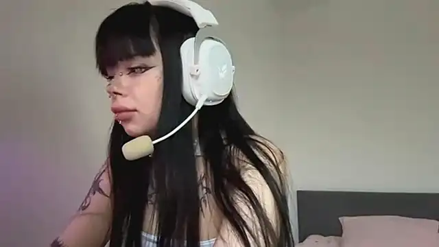 Luna Sohotti online show from April 2026 03:41:02 PM