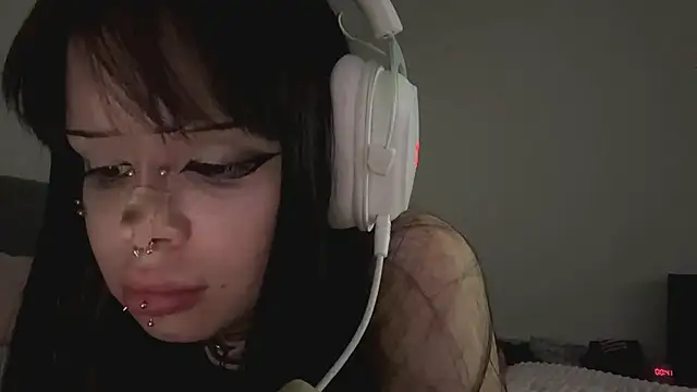 Luna Sohotti online show from April 2026 09:39:33 PM