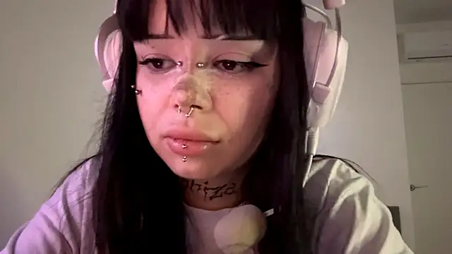 Luna Sohotti online show from March 2026 04:52:02 PM