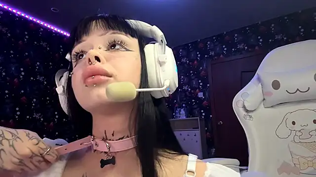 Luna Sohotti online show from February 2026 03:33:01 PM