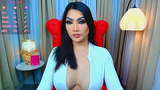 Snapshot of Laureen_Hilton chatting on June 2026 11:22:02 AM Laureen Hilton online show from June 2026 11:22:02 AM