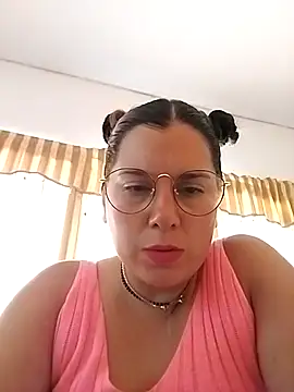 Lucia queen online show from March 2026 06:19:01 PM