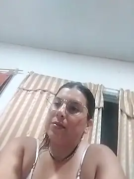 Lucia queen online show from March 2026 04:15:01 AM